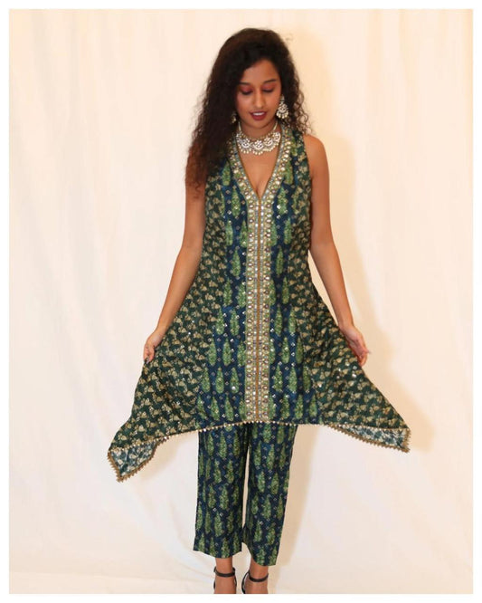 Sleeveless Ajrak Print Crepe Silk Set